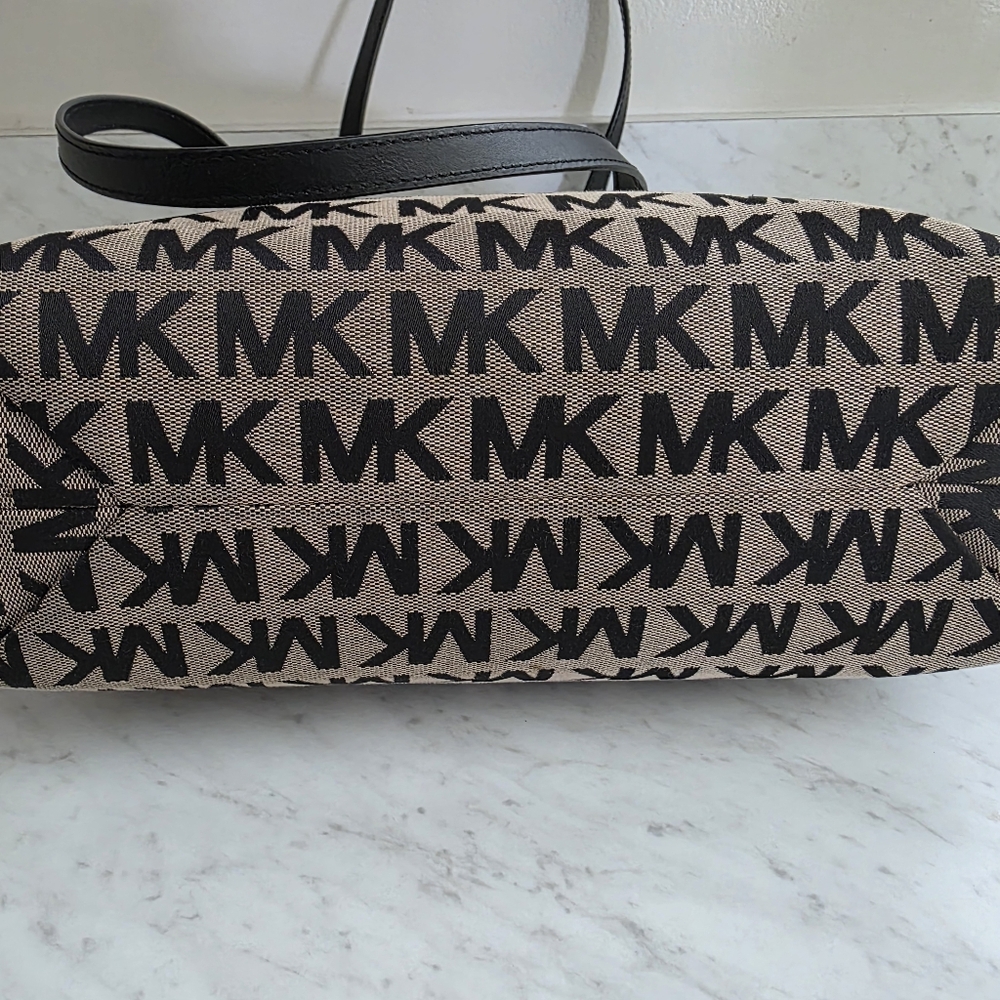 Michael kors medium signiture tote tan and black leather and gold accent - Picture 5 of 8